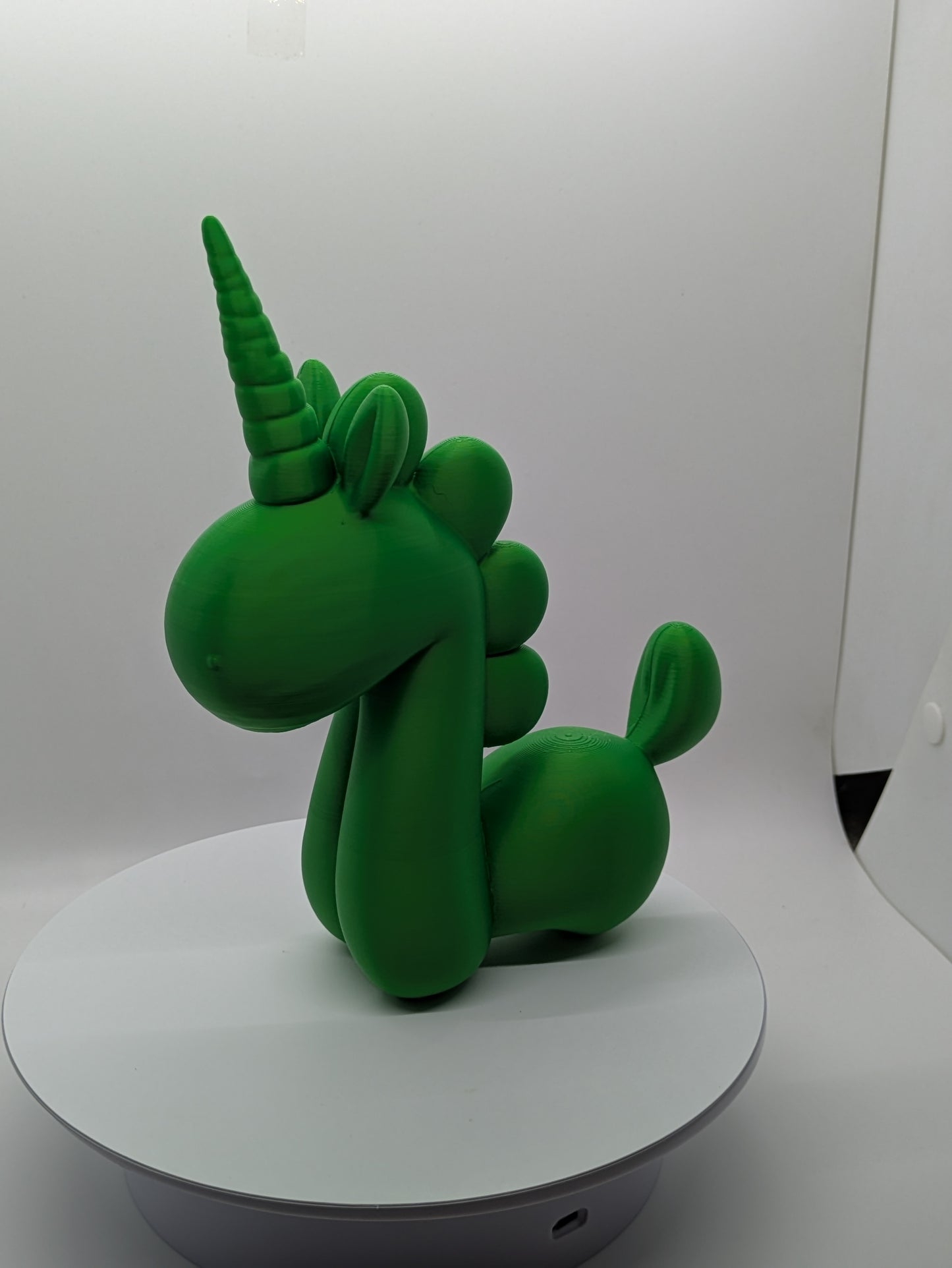 Unicorn balloon animal Green