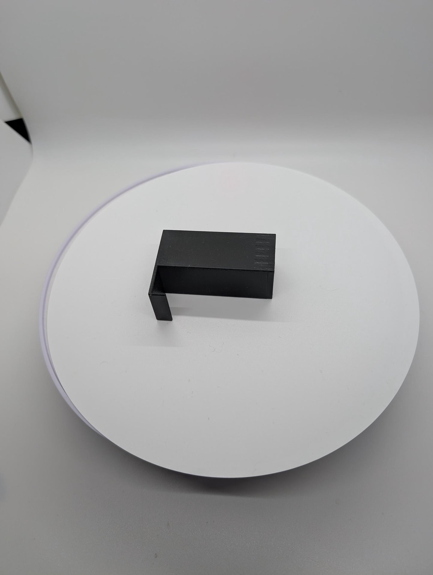 Frozen cube feeder for fish tank aquarium